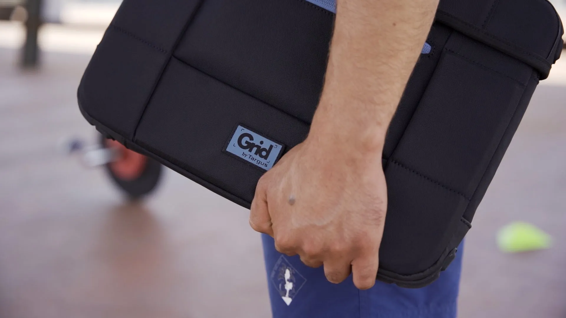 15.6" Grid High-Impact Slipcase