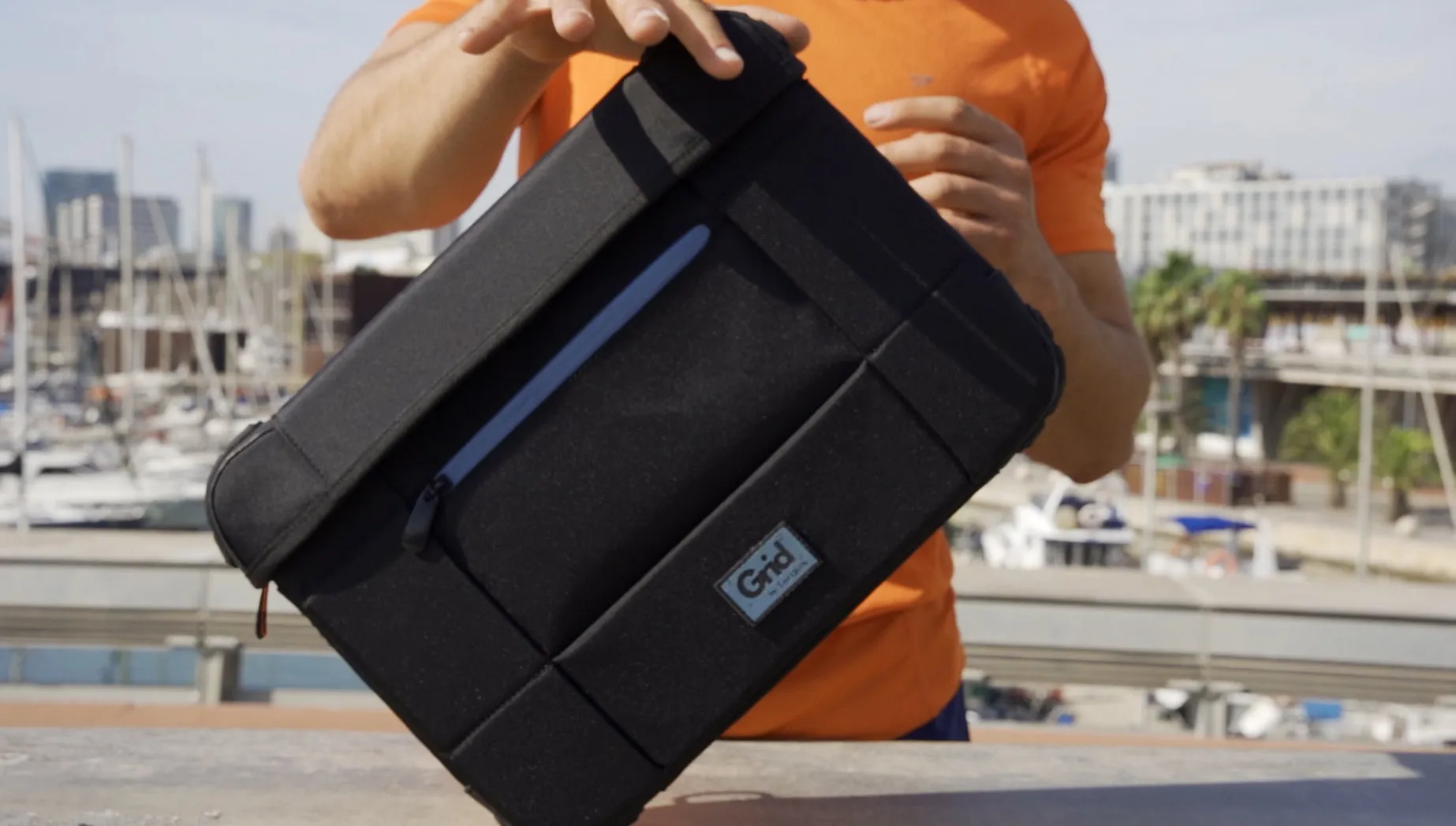 15.6" Grid High-Impact Slipcase