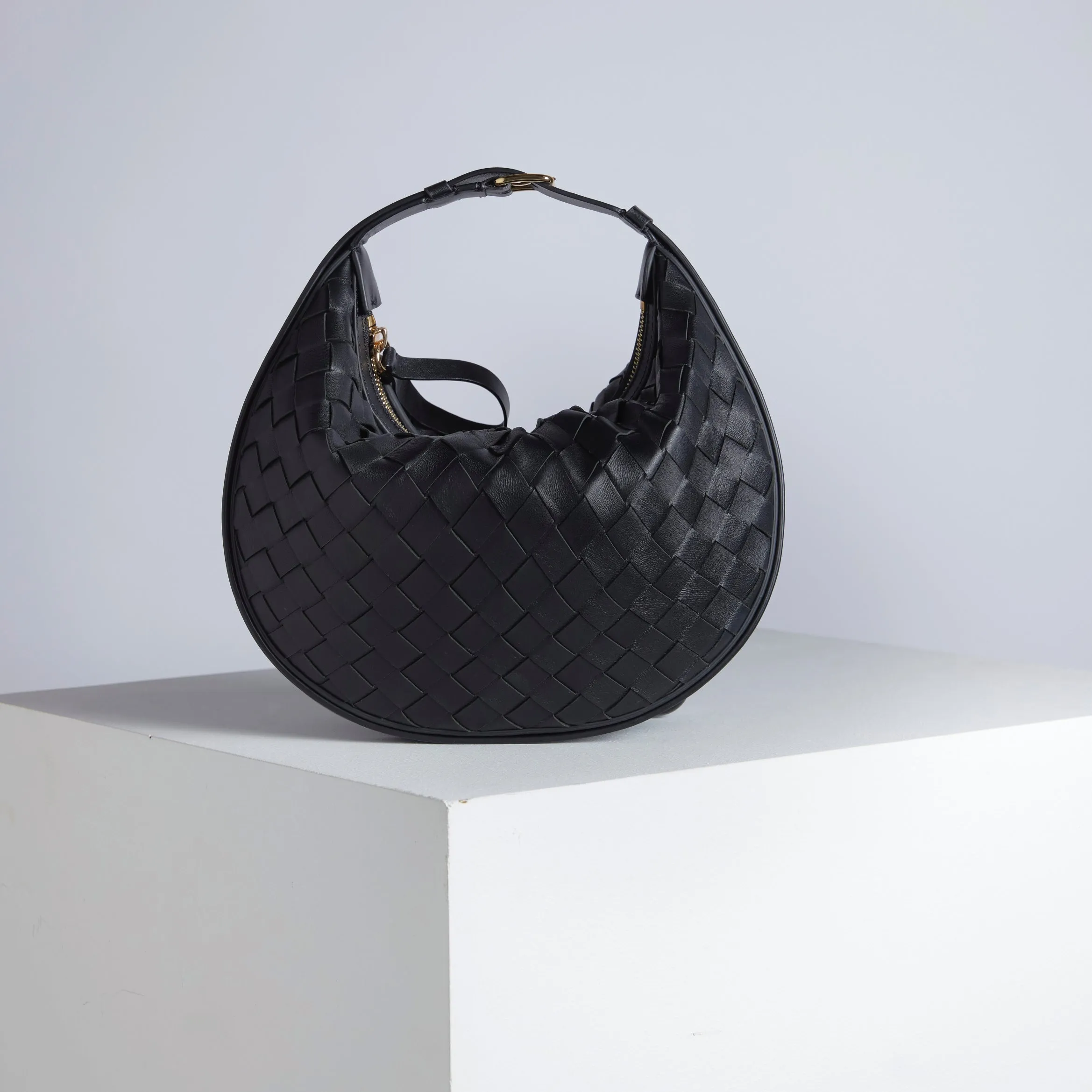 Cookie 28 Interknit Black Shoulder Bag