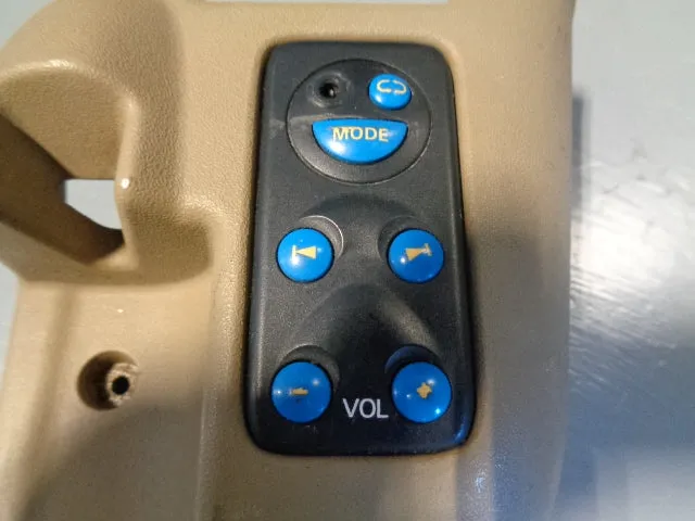 Discovery 2 Headphone Audio Controls Volume Rear Pair Land Rover 1998 to 2004