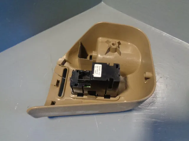 Discovery 2 Headphone Audio Controls Volume Rear Pair Land Rover 1998 to 2004