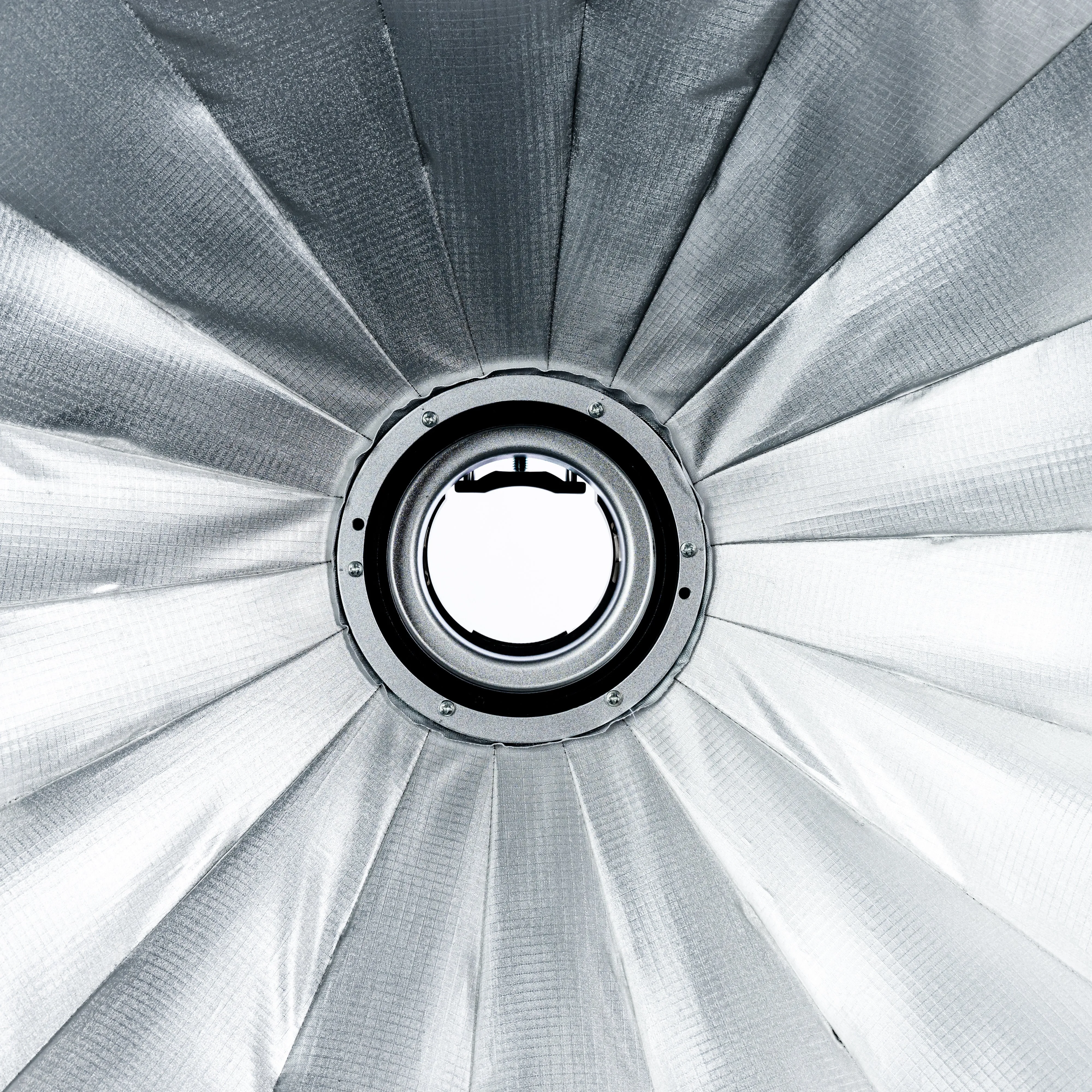 QPB-48 with Focusing System Softbox