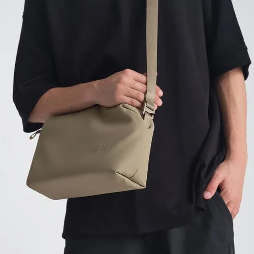 Urth Dolomite 7L Camera Sling - Sand