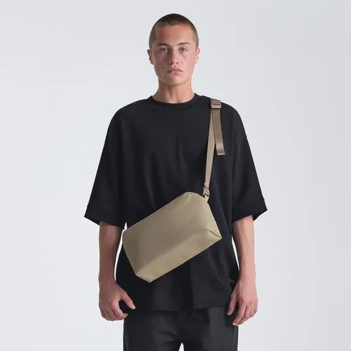 Urth Dolomite 7L Camera Sling - Sand